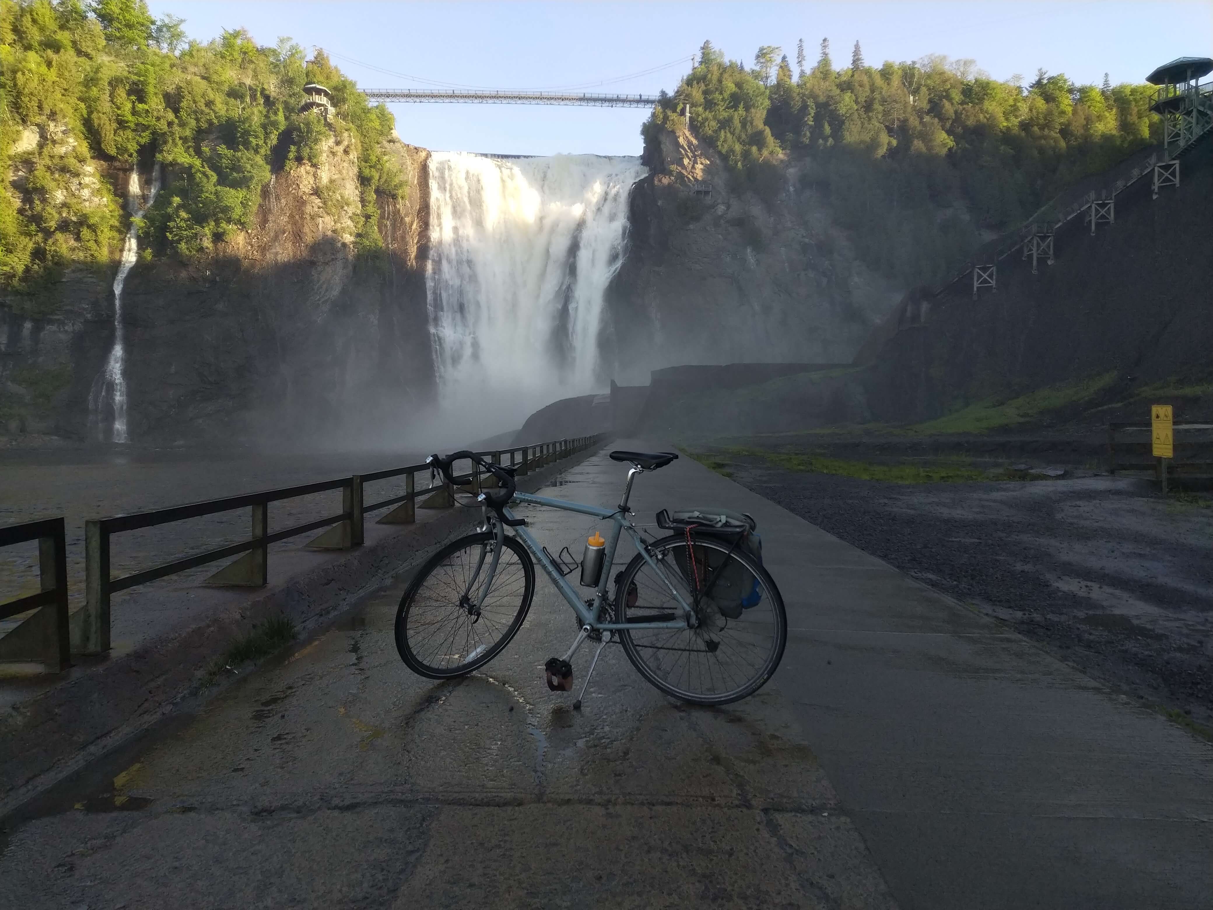 Mon vélo au pied des chutes montmorency